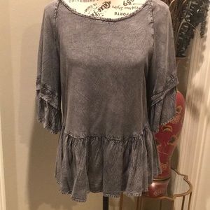Style Envy Grey denim peplum top with ruffle sleeves. Size M
